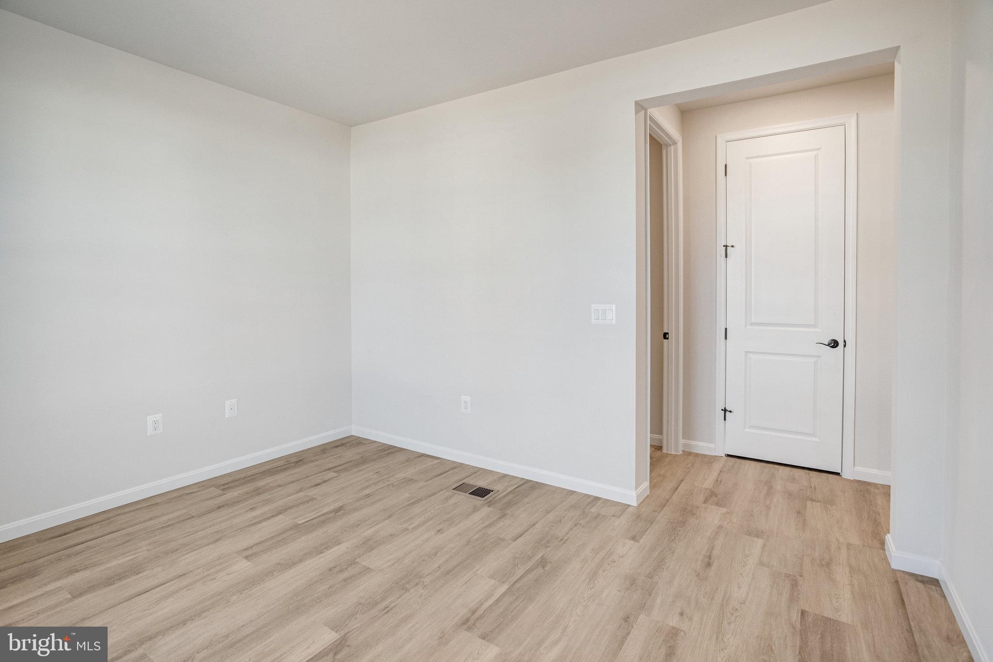 ROUND HILL MEADOWS - Residential