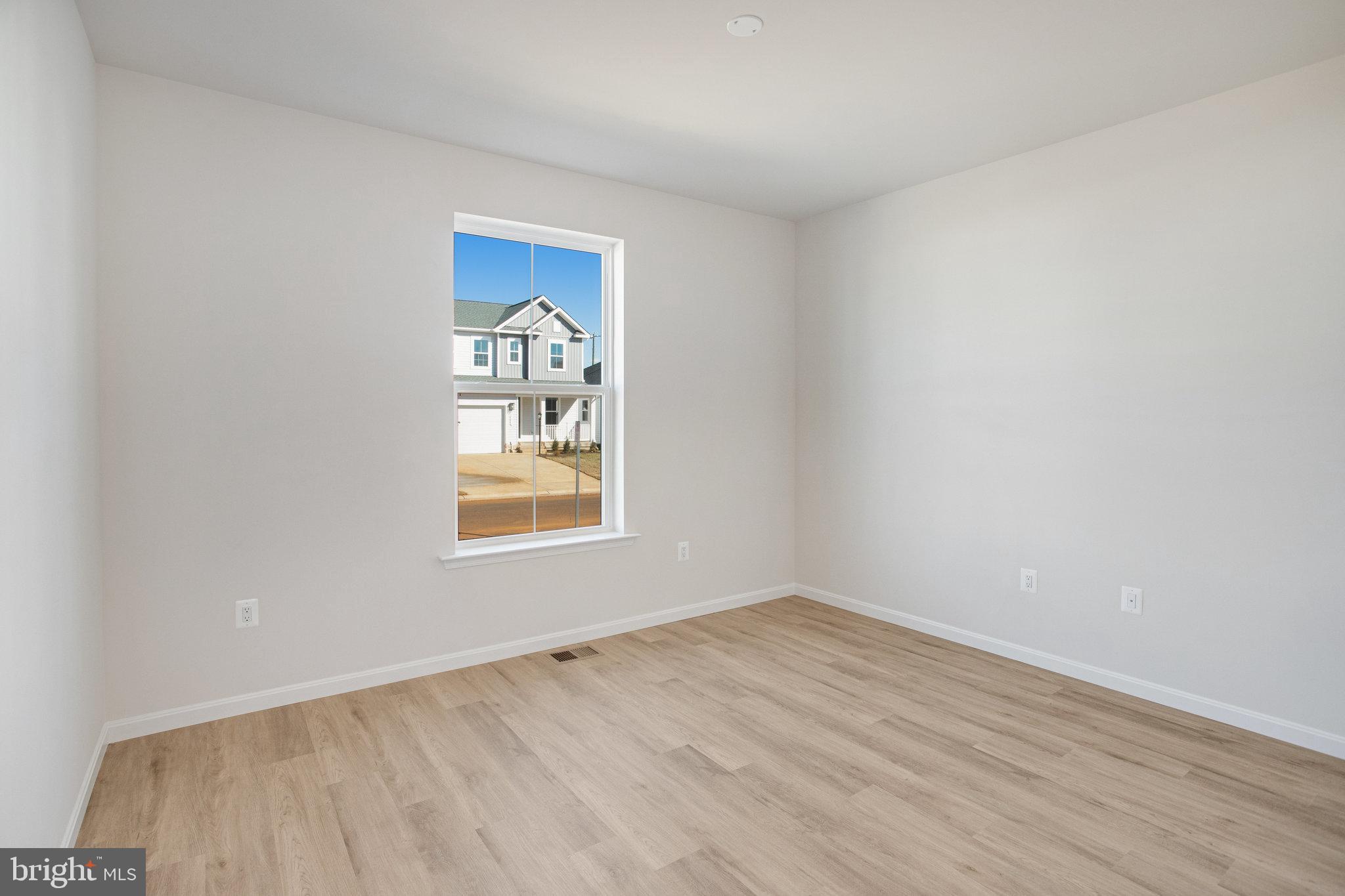 ROUND HILL MEADOWS - Residential