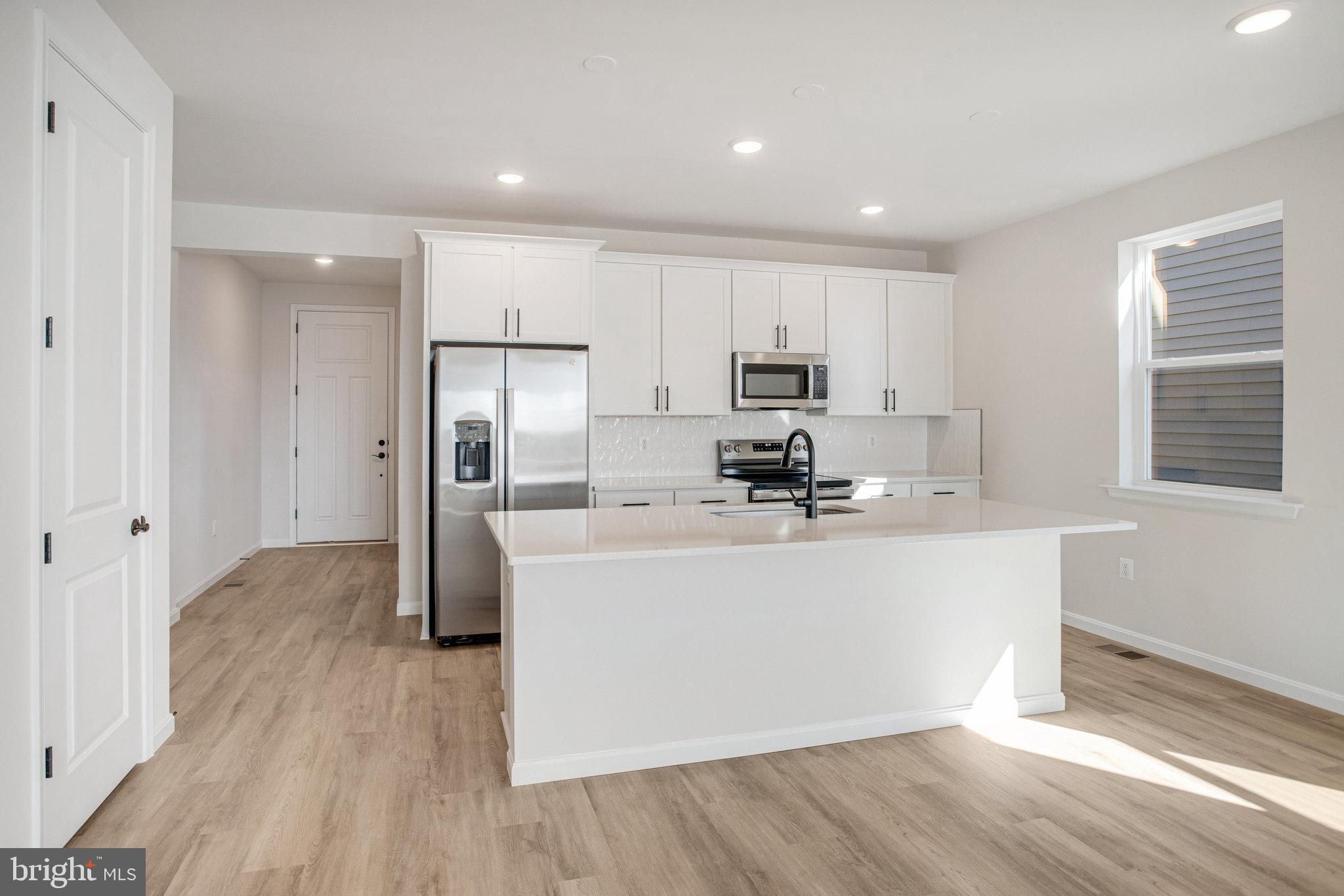 ROUND HILL MEADOWS - Residential