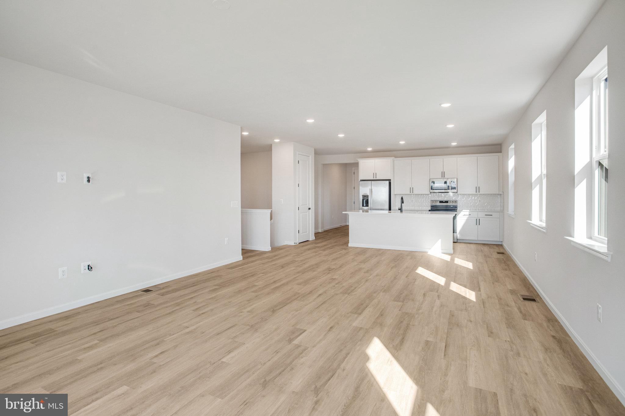 ROUND HILL MEADOWS - Residential