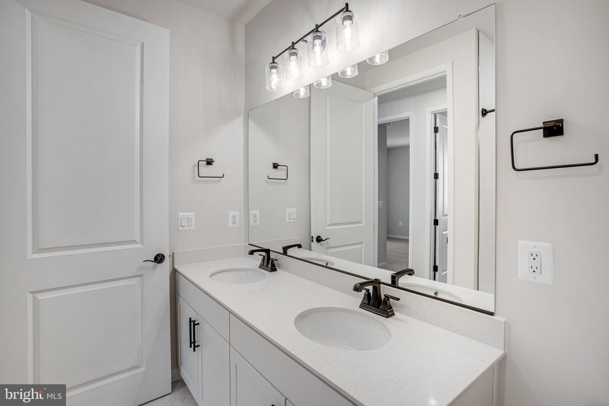 ROUND HILL MEADOWS - Residential