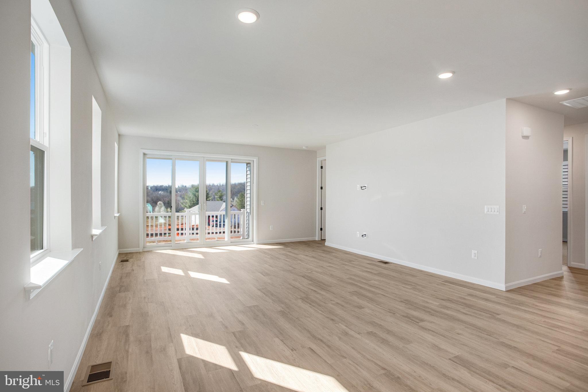 ROUND HILL MEADOWS - Residential