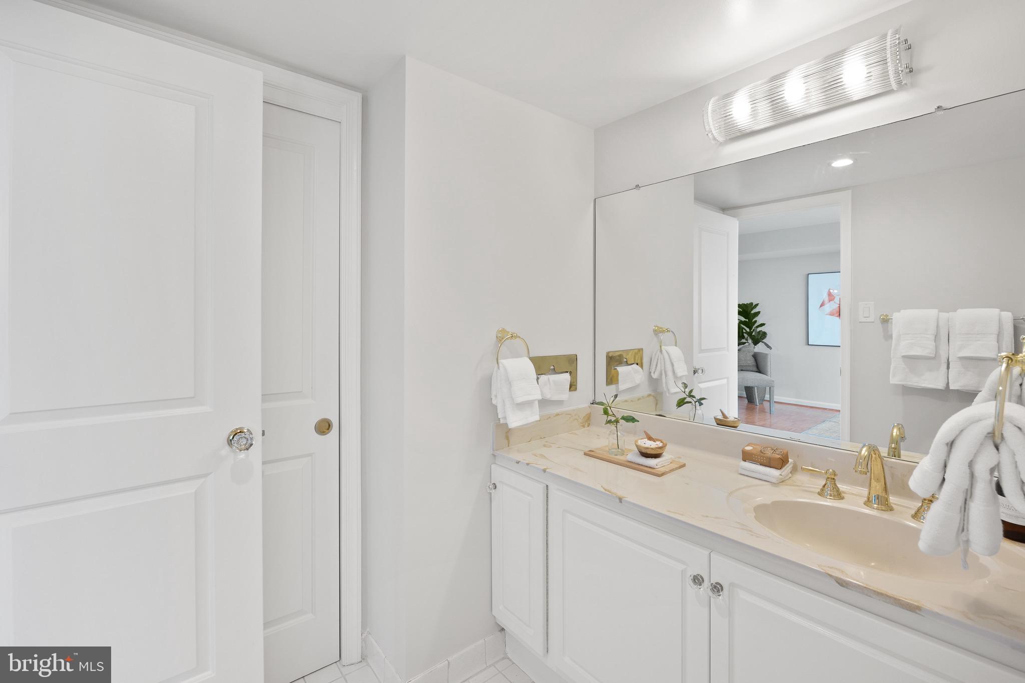 ARLINGTON RIDGE - Residential