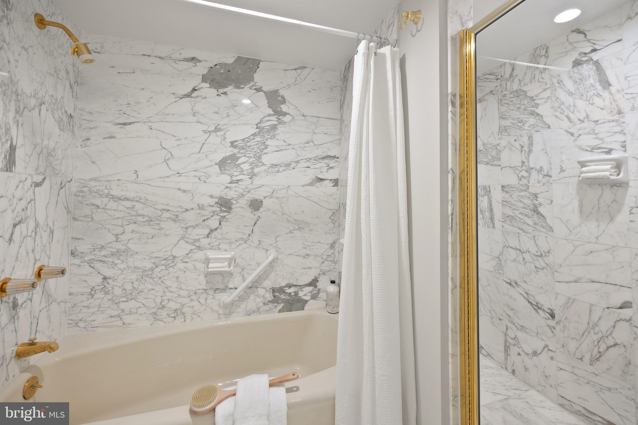 ARLINGTON RIDGE - Residential