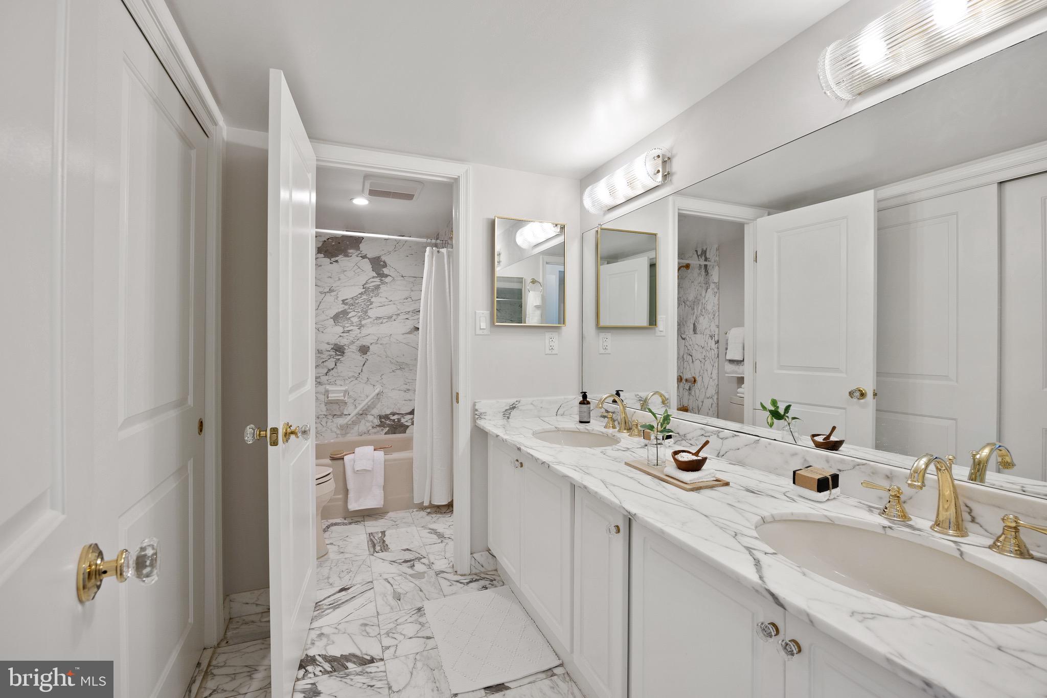 ARLINGTON RIDGE - Residential