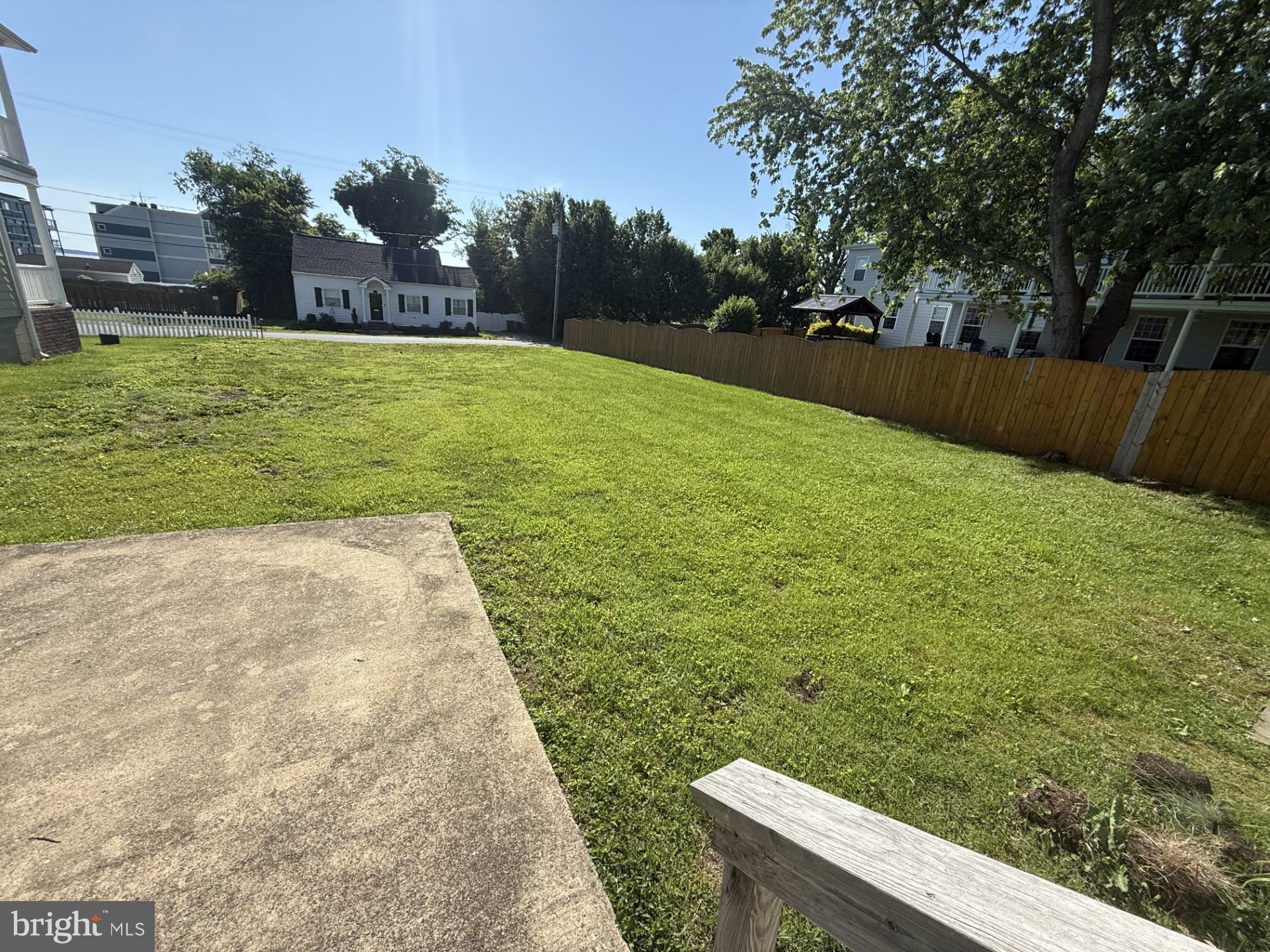 COLONIAL BEACH - Residential Lease