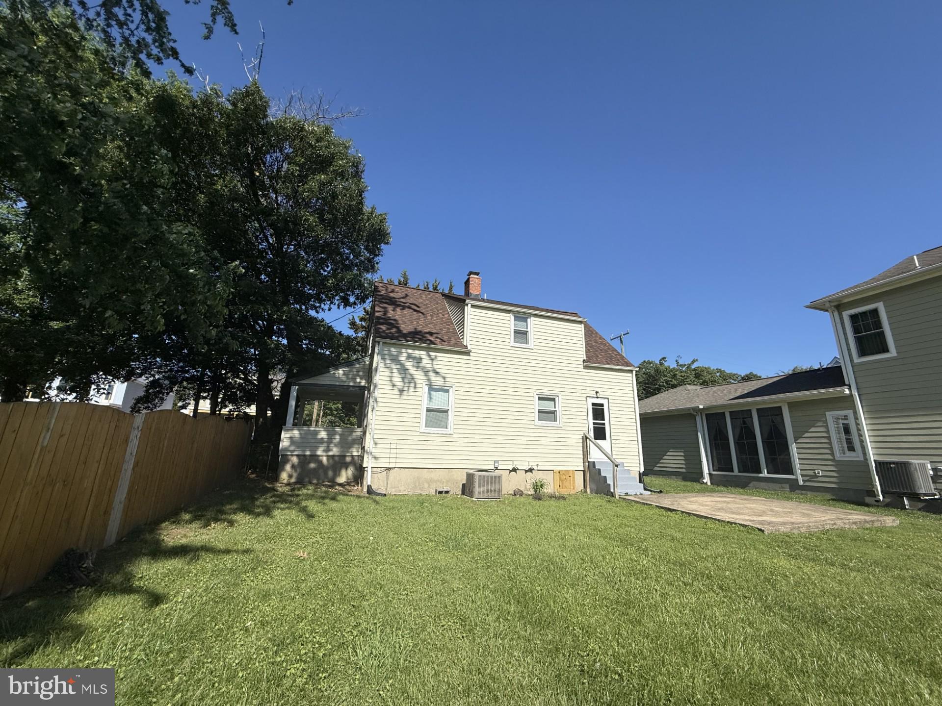 COLONIAL BEACH - Residential Lease