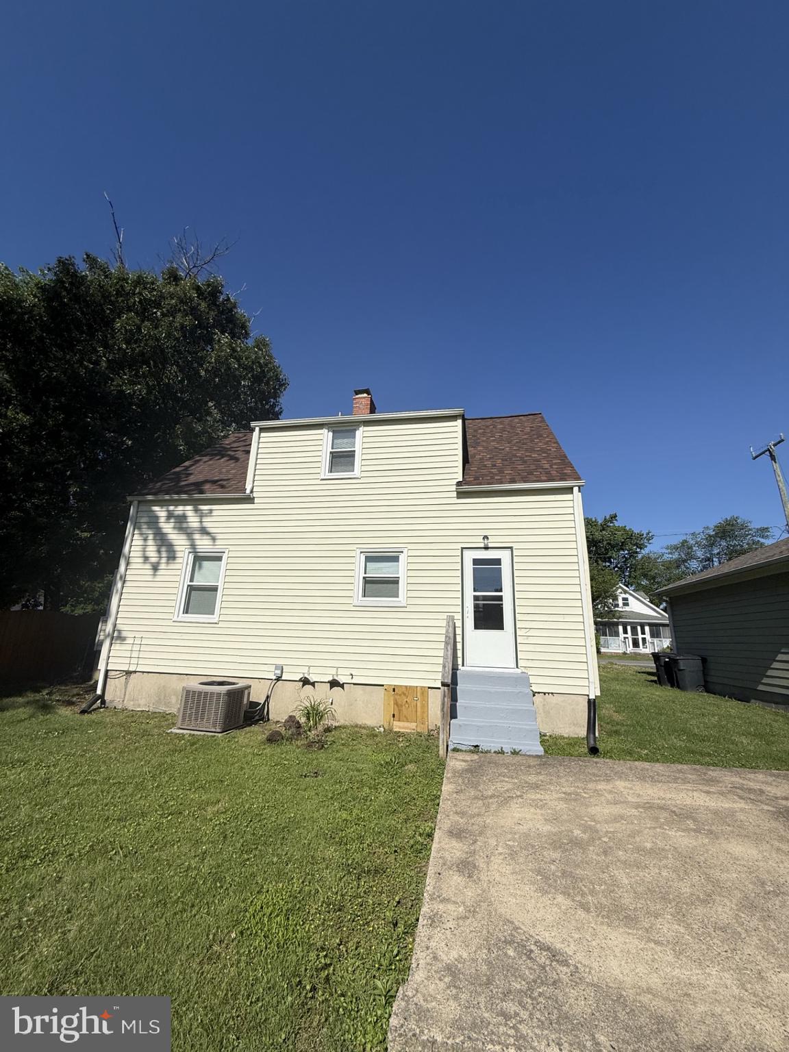 COLONIAL BEACH - Residential Lease