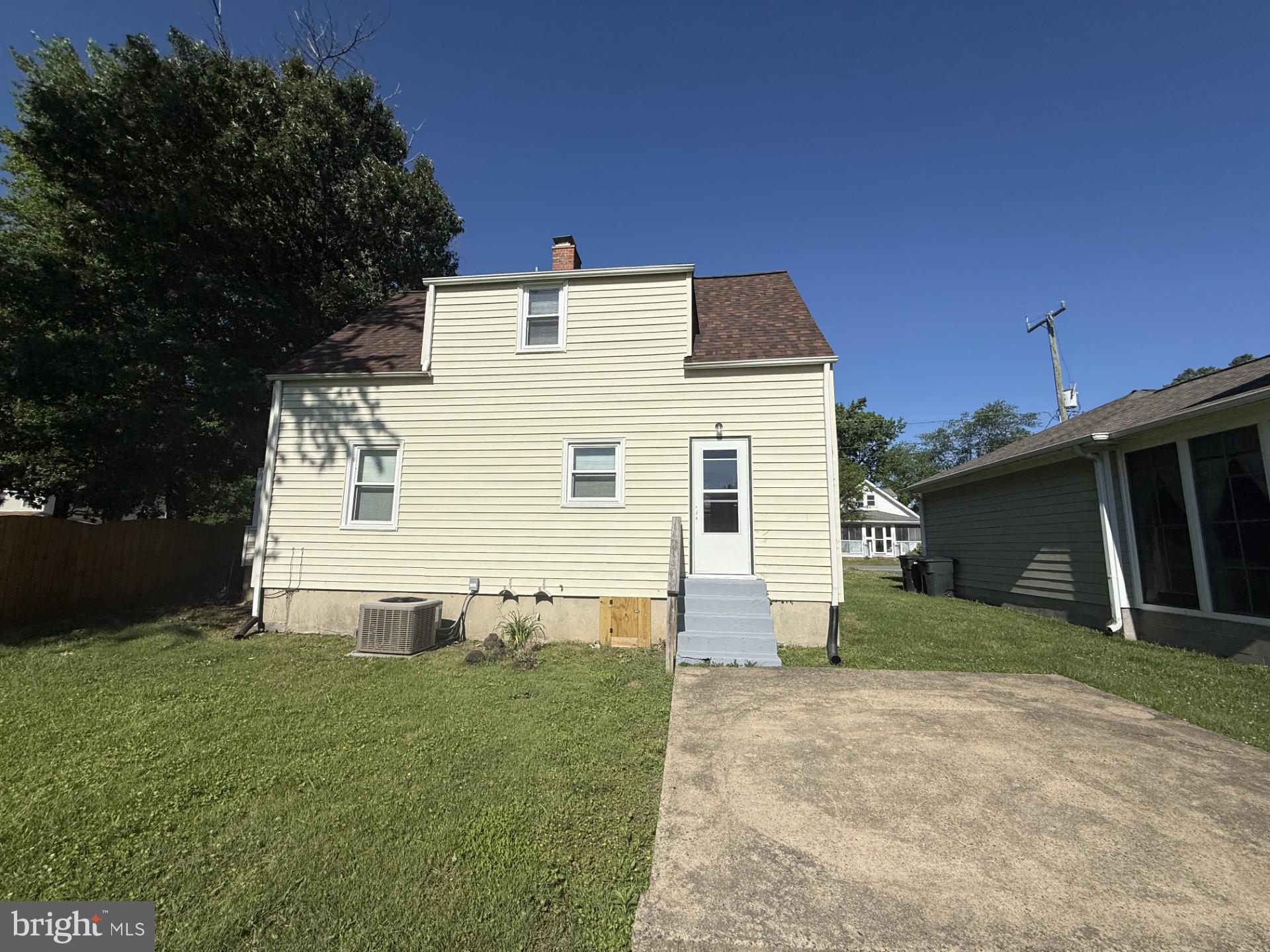 COLONIAL BEACH - Residential Lease