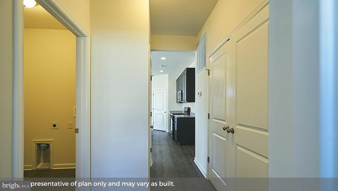 HUNTER'S CREST - Residential