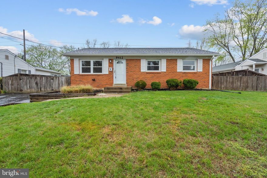 Welcome home! This beautifully renovated home has 3 bedrooms, 2 full bathrooms, and a HUGE backyard! Perfect for your family and friends to enjoy. You could be roasting marshmallows over the fire pit or throwing a ball and playing with your favorite furry friends! Located in the Historic District, you're only moments away from shops, restaurants, and the I-66. The home was renovated in 2021 adding new appliances, a new roof, flooring, HVAC system, and bathroom upgrades.