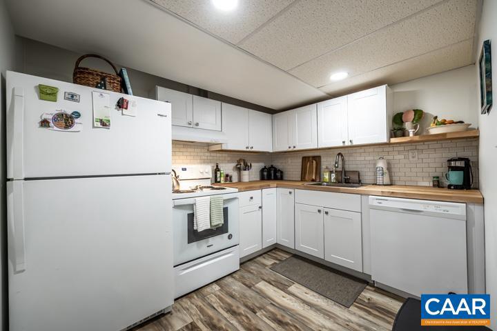 VILLAGE OAKS - Residential