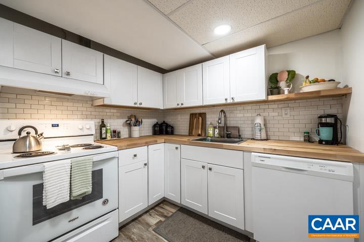 VILLAGE OAKS - Residential