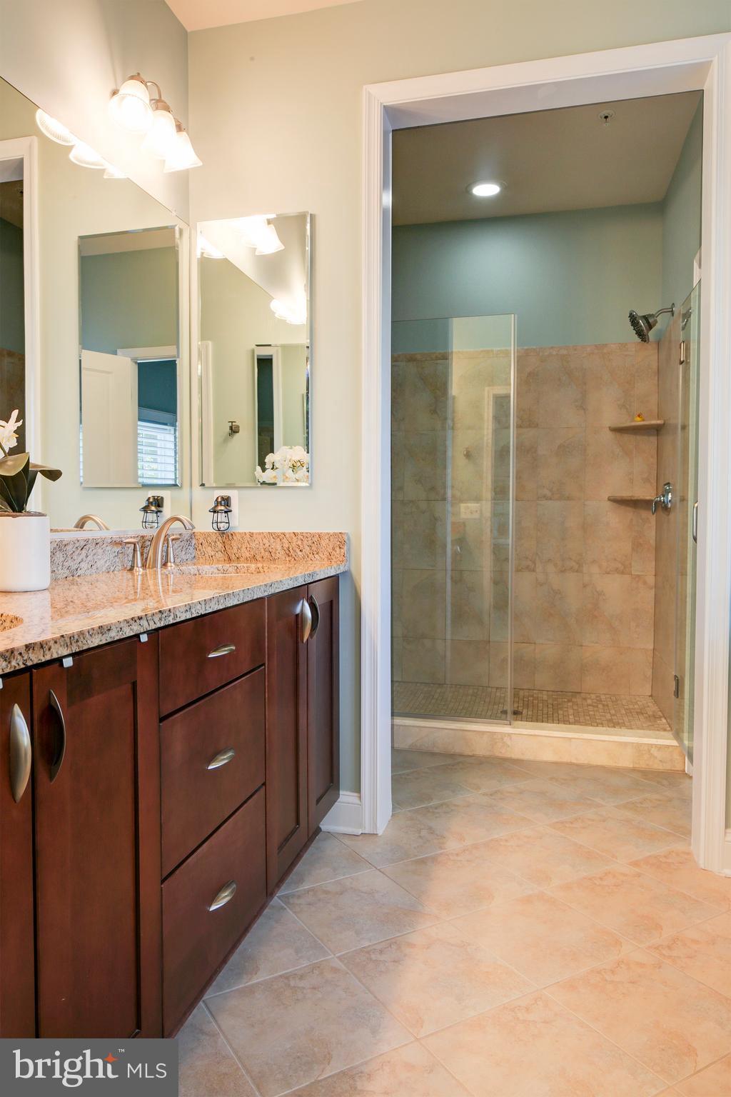 MURRAY HILL - Residential