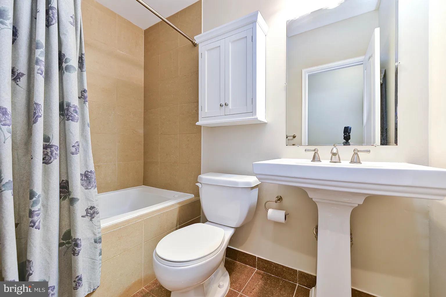 CAPITOL HILL - Residential Lease