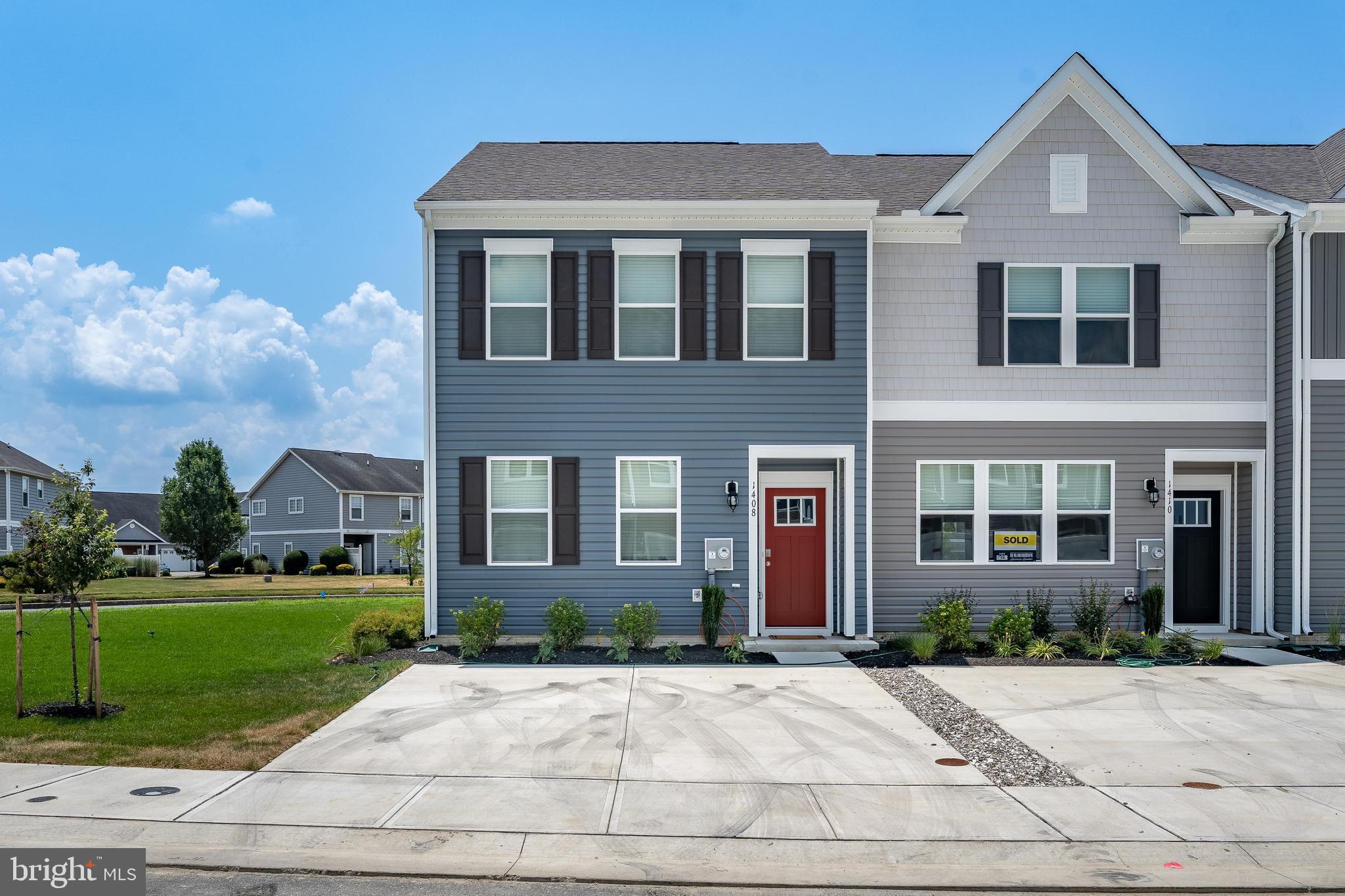 This spacious two-story townhome offers three bedrooms and two and a half bathrooms, perfect for comfortable and convenient living.
The main level features an open-concept layout with a large kitchen that includes stainless steel appliances, ample cabinet space, a pantry closet, and a peninsula island with seating—ideal for cooking and entertaining. The kitchen flows seamlessly into the dining and living areas, and there’s also a convenient powder room and extra storage closet on this floor.
Upstairs, you’ll find three generously sized bedrooms, each with great closet space, along with a full hall bathroom, a linen closet, and a dedicated laundry closet. The private owner’s suite includes a spacious walk-in closet and a full en-suite bathroom with a double vanity. —schedule your tour today!