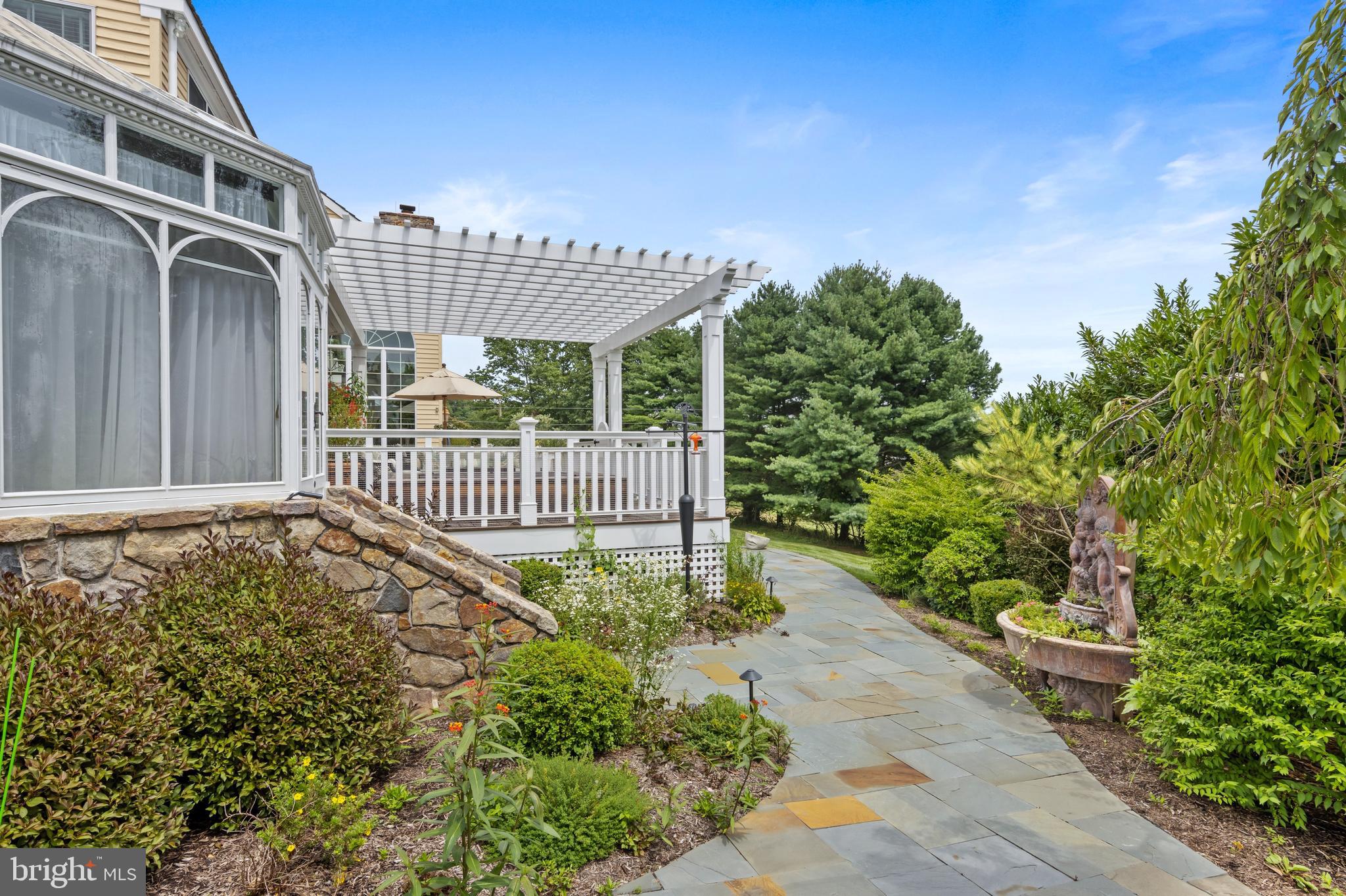 FOUR OAKS FARM - Residential