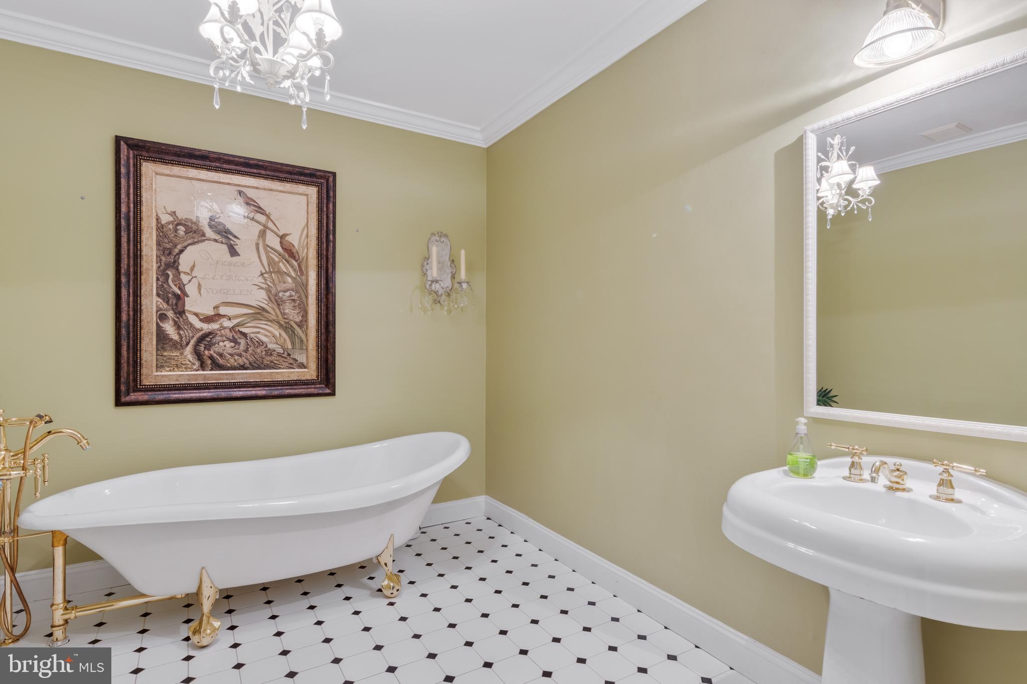 FOUR OAKS FARM - Residential