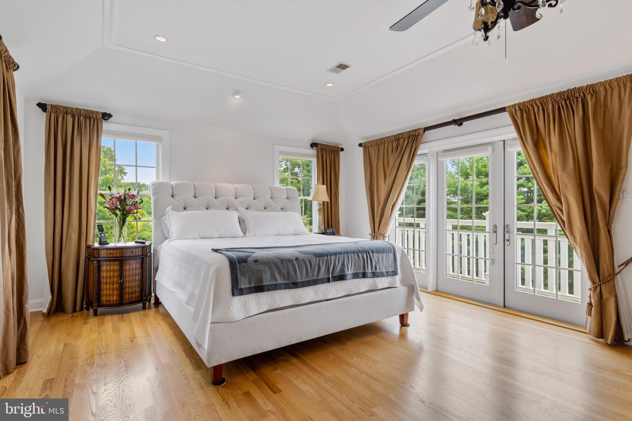 FOUR OAKS FARM - Residential