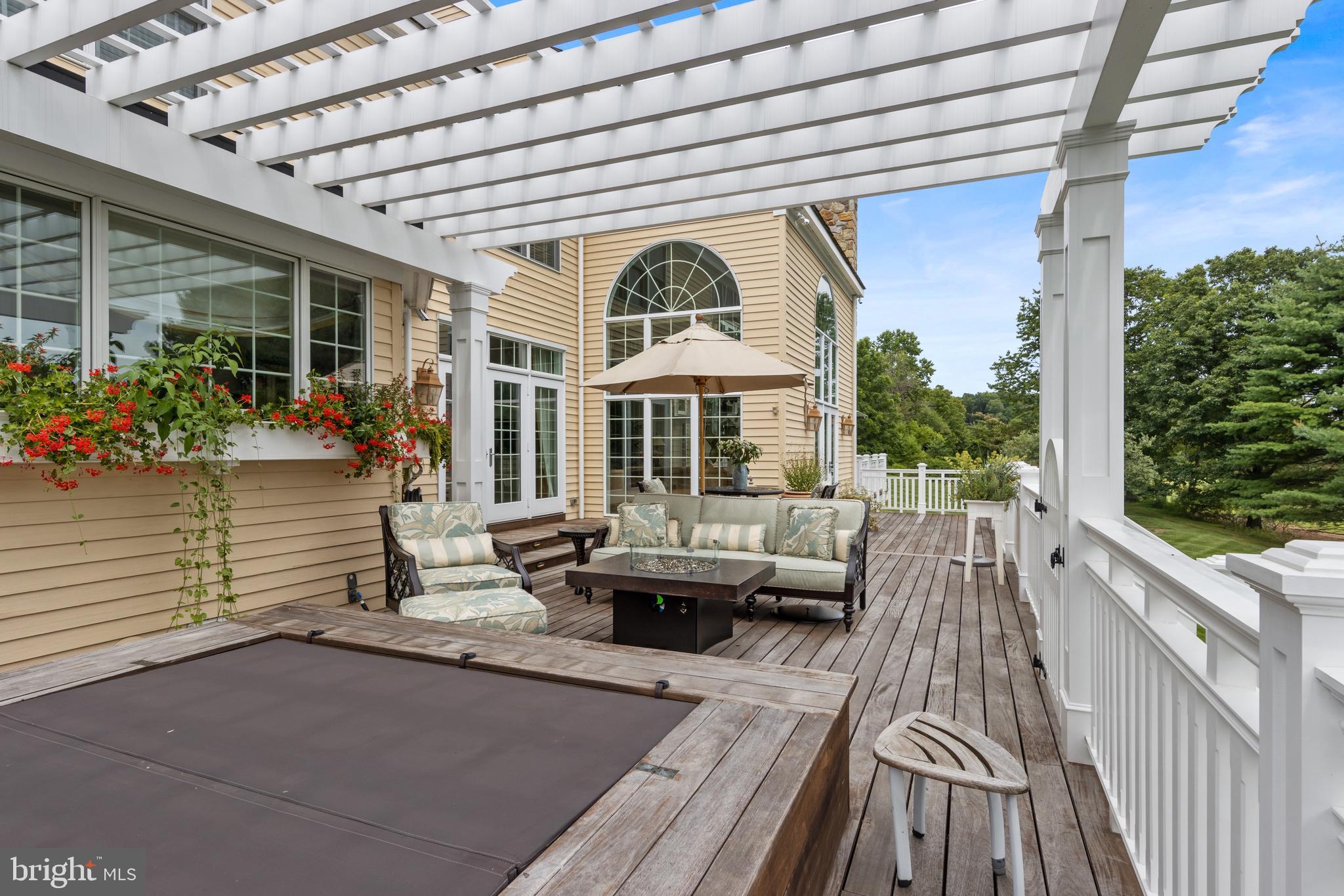 FOUR OAKS FARM - Residential