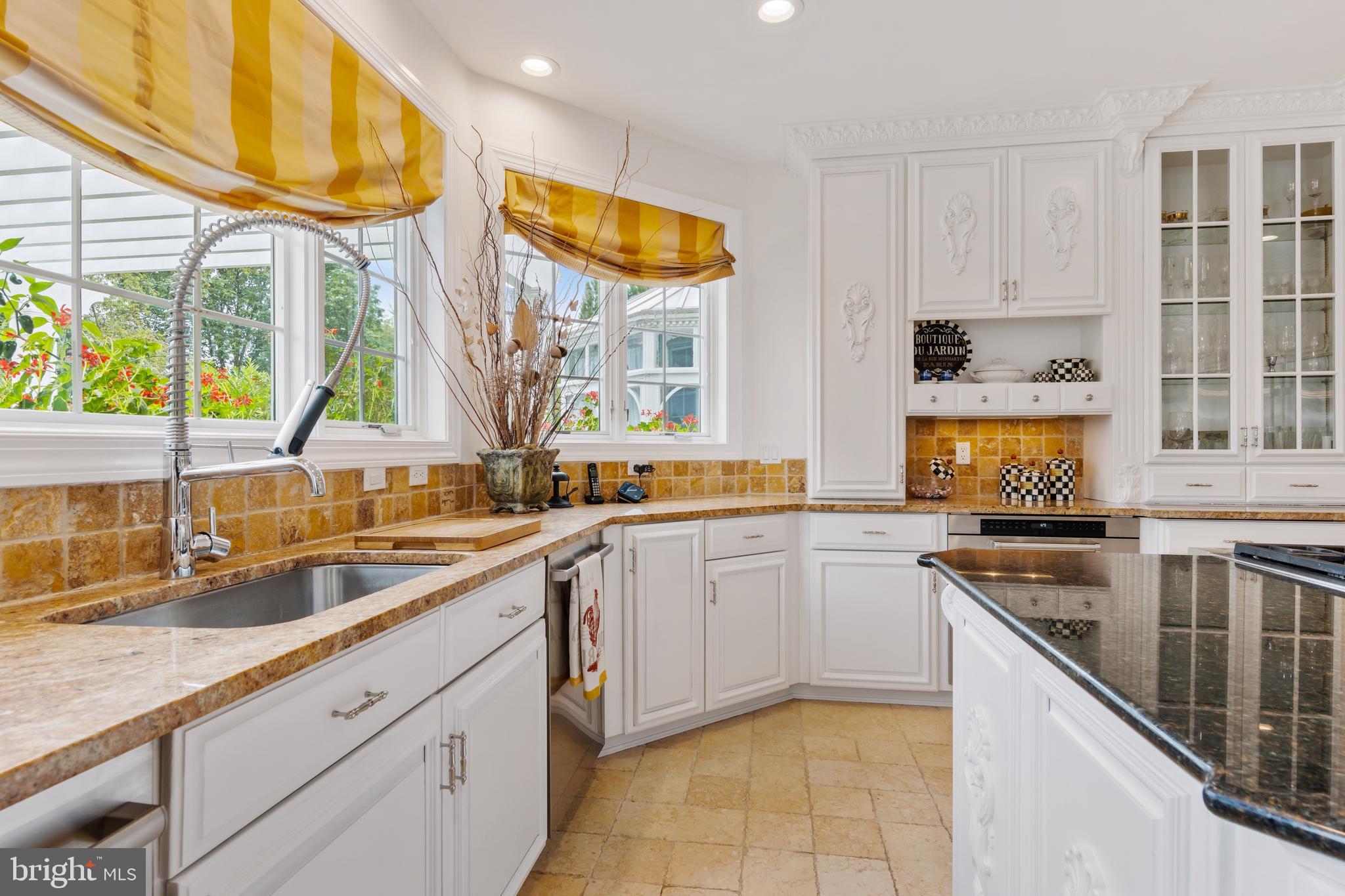 FOUR OAKS FARM - Residential