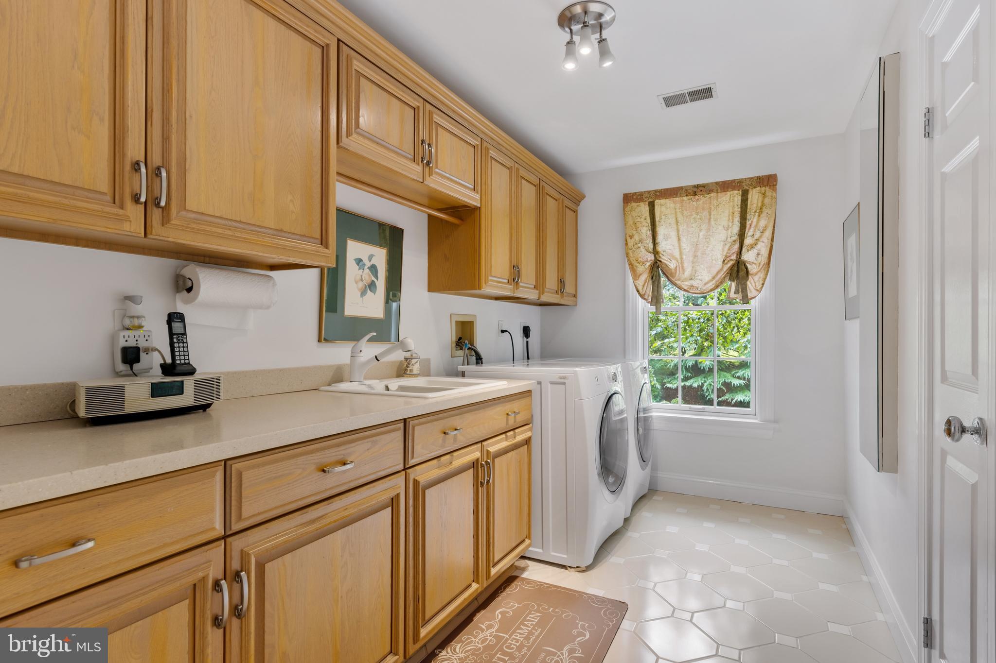 FOUR OAKS FARM - Residential