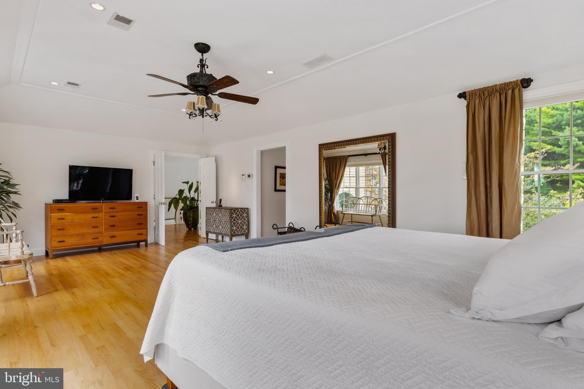 FOUR OAKS FARM - Residential