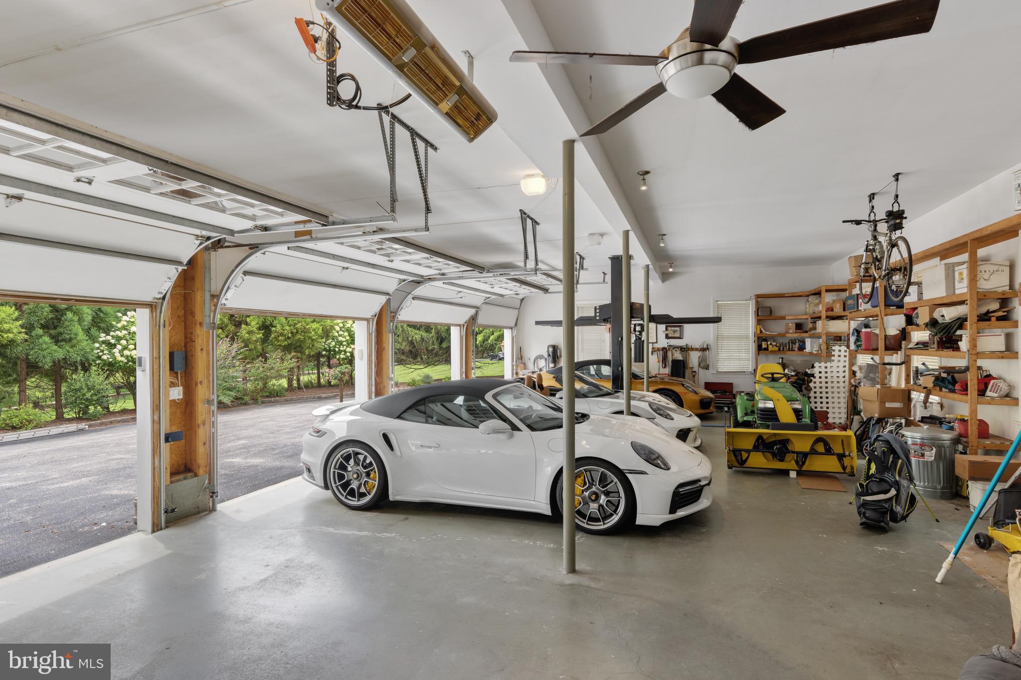 FOUR OAKS FARM - Residential