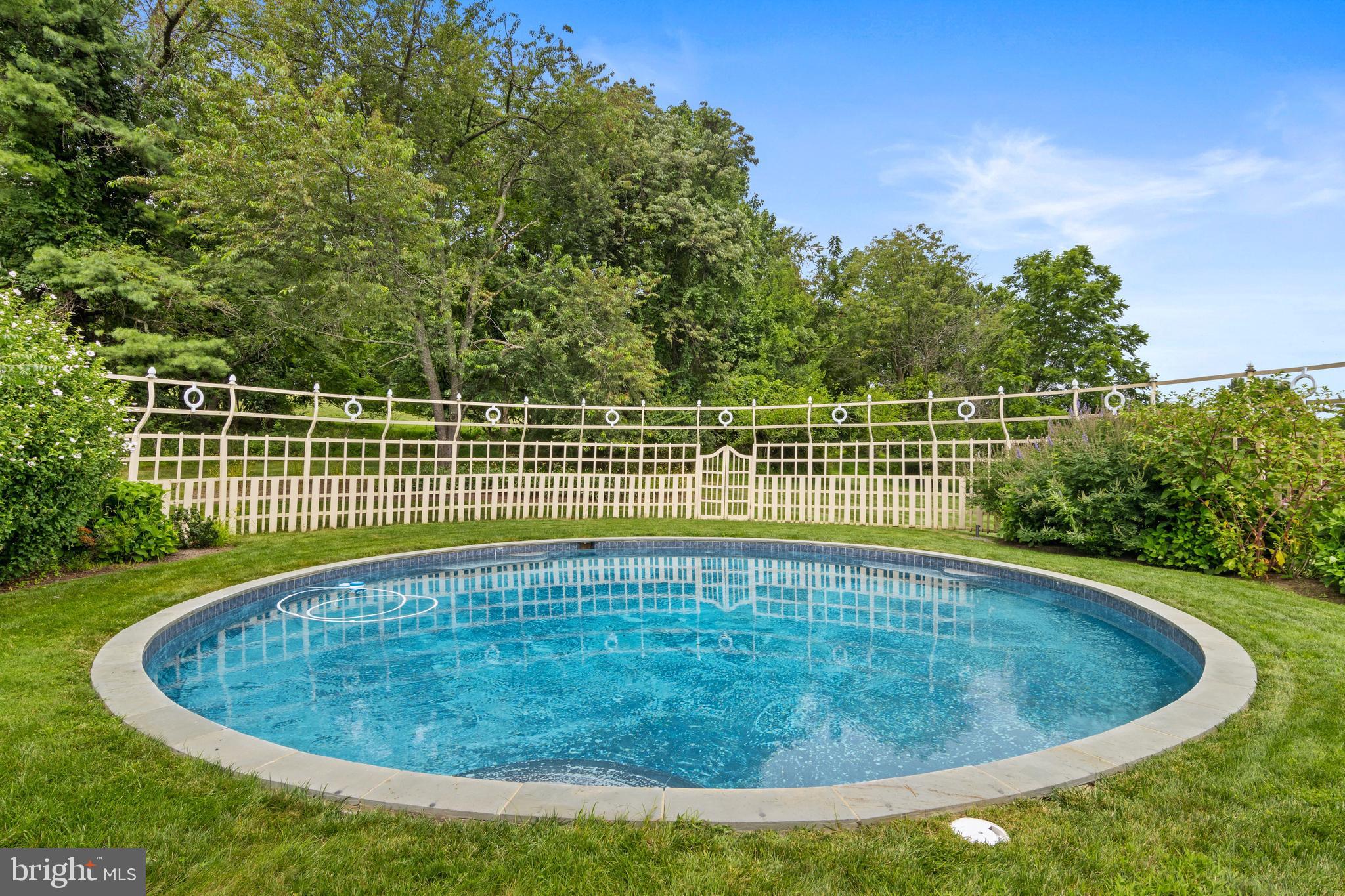 FOUR OAKS FARM - Residential