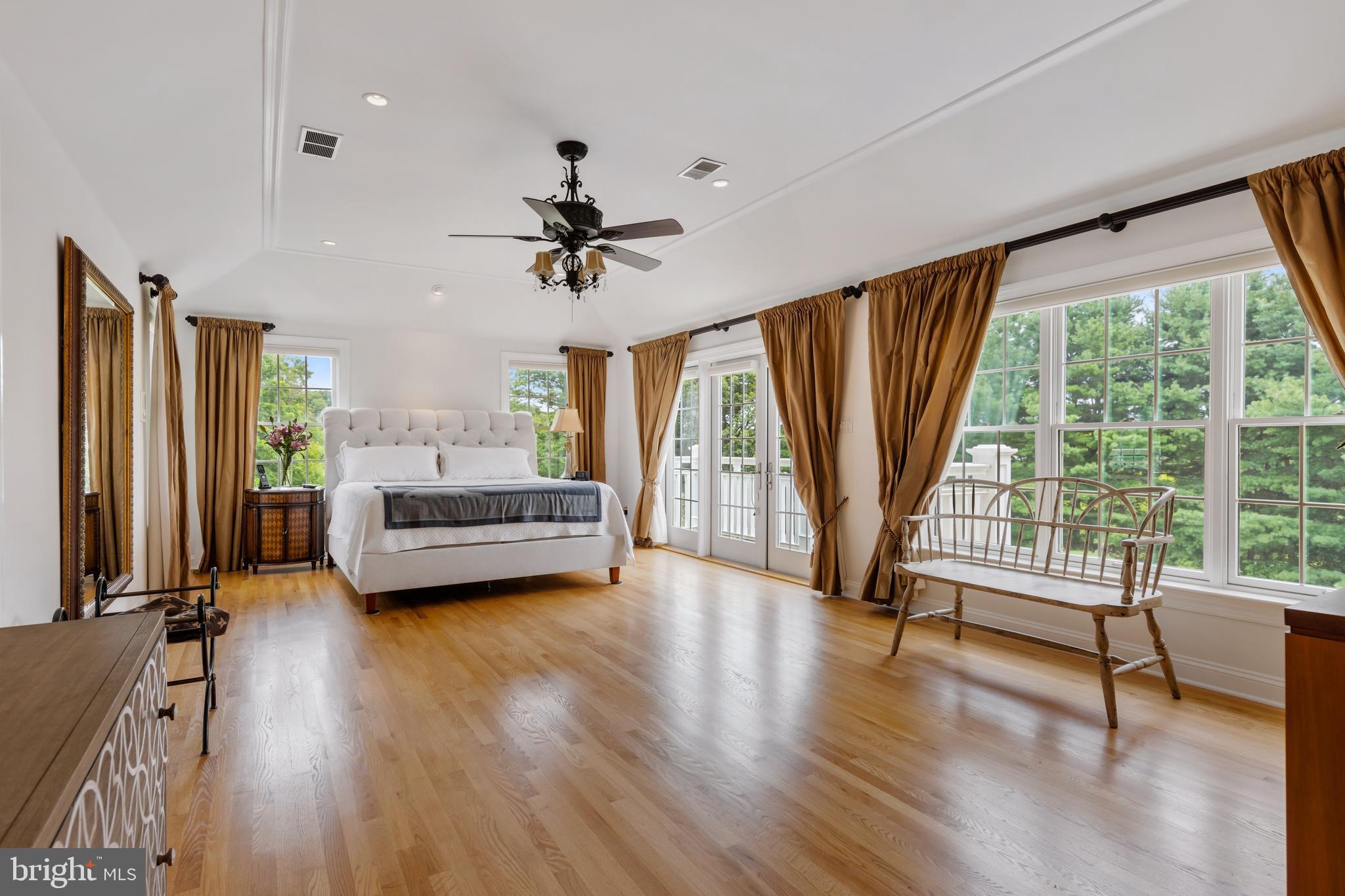 FOUR OAKS FARM - Residential