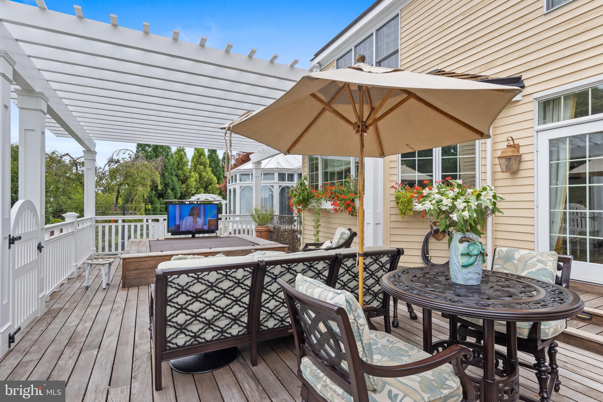 FOUR OAKS FARM - Residential