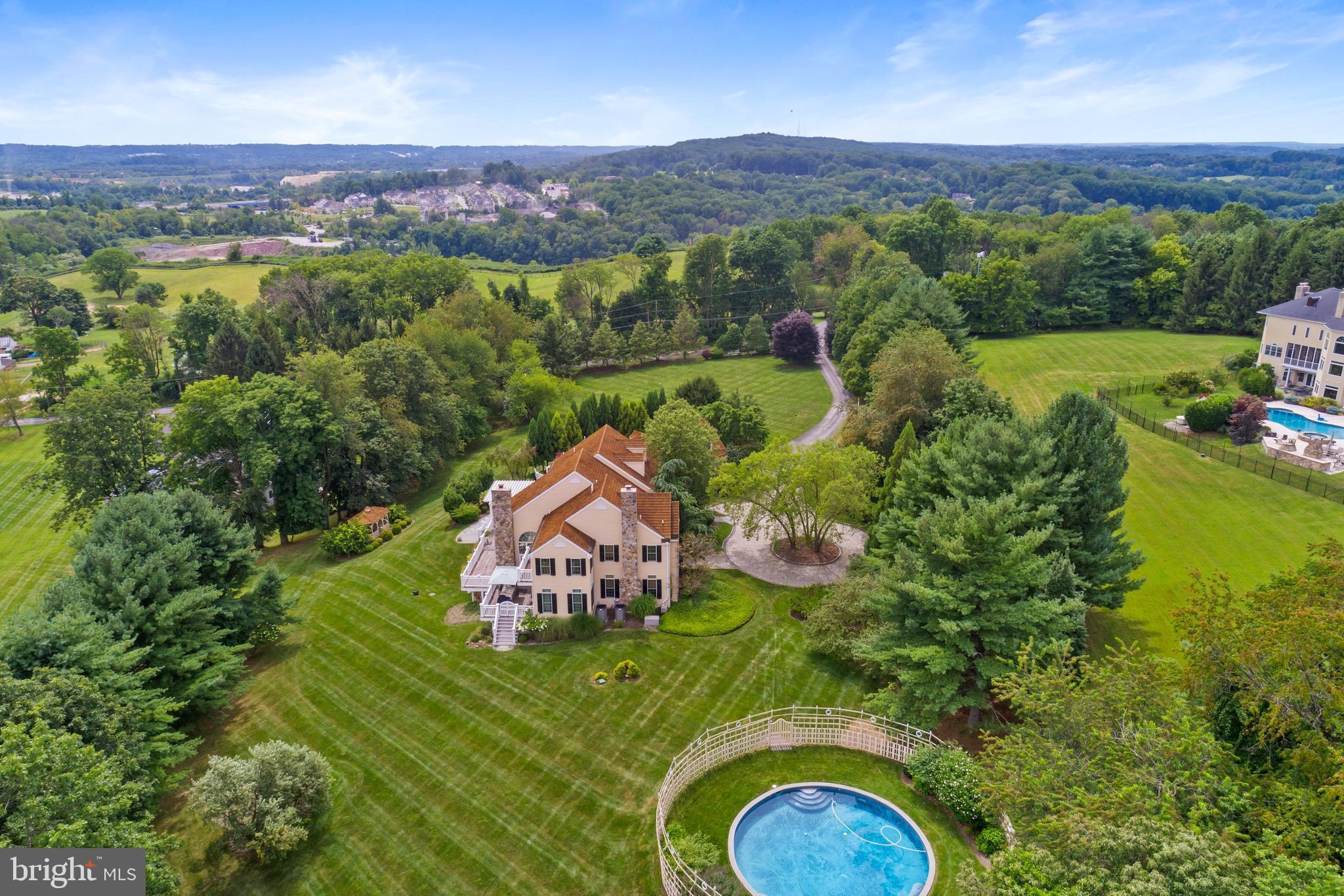 FOUR OAKS FARM - Residential