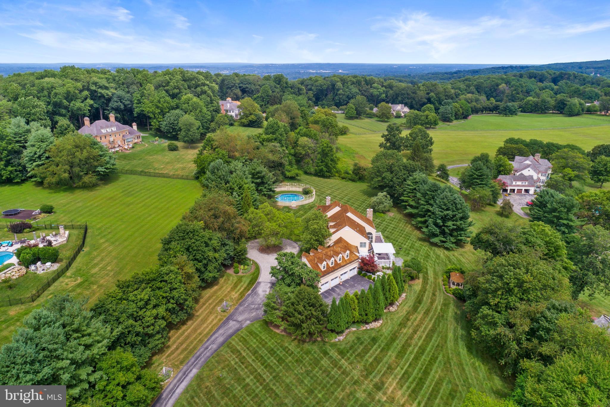 FOUR OAKS FARM - Residential