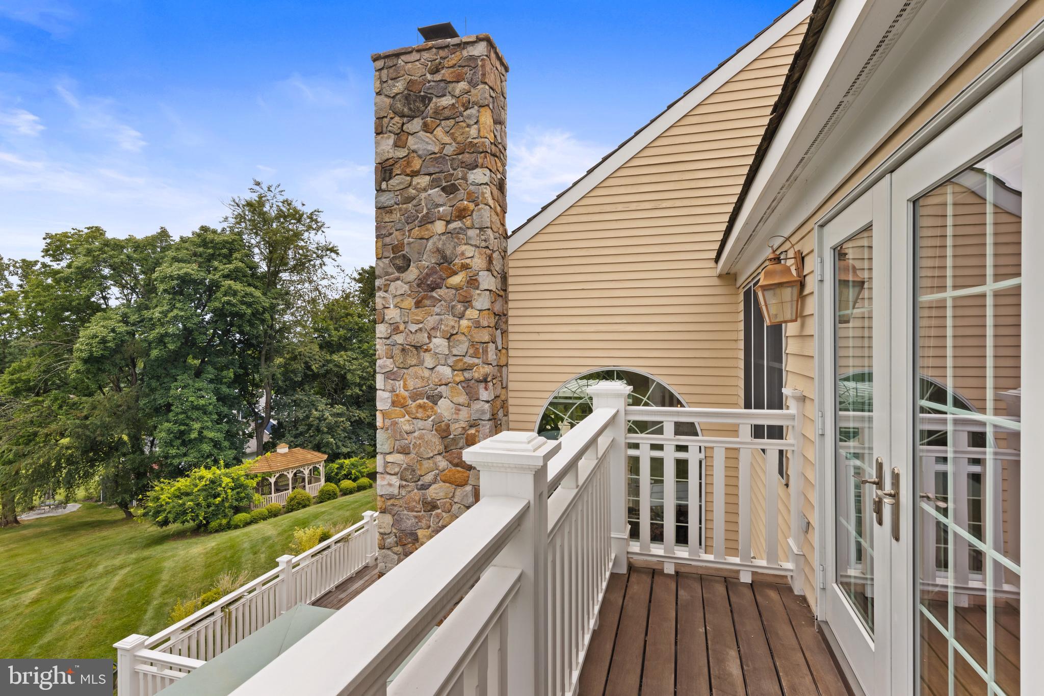 FOUR OAKS FARM - Residential