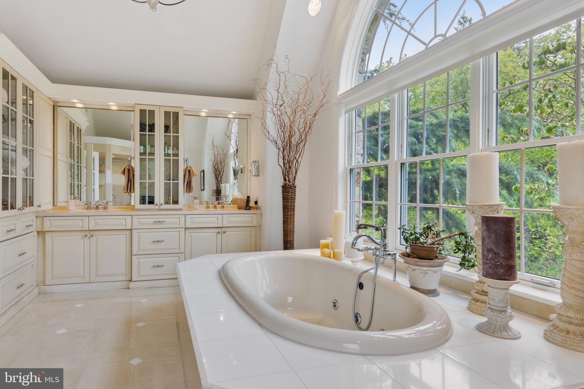 FOUR OAKS FARM - Residential