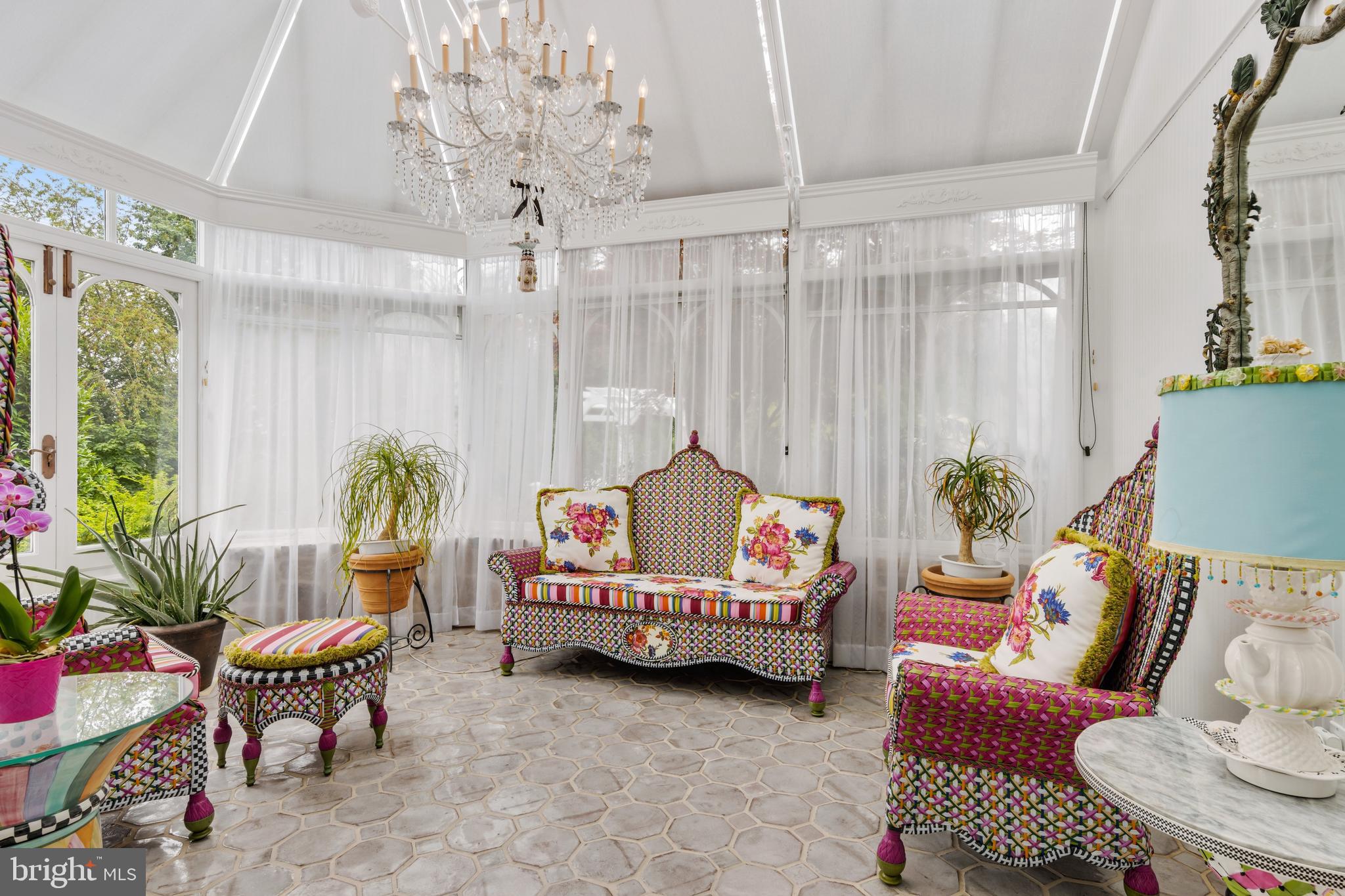 FOUR OAKS FARM - Residential