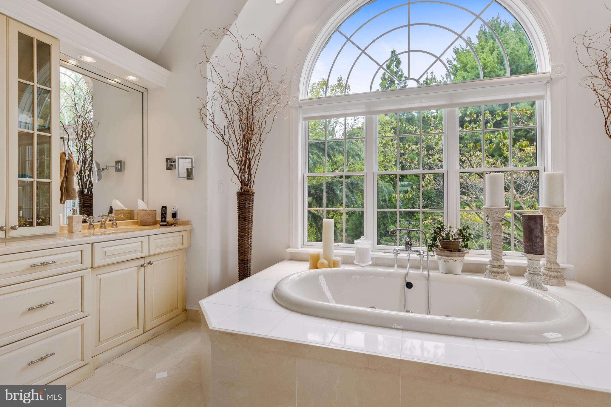 FOUR OAKS FARM - Residential