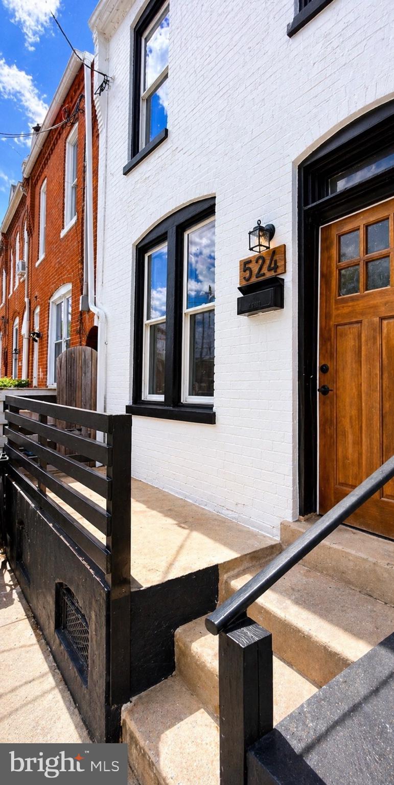 524 LOCUST STREET