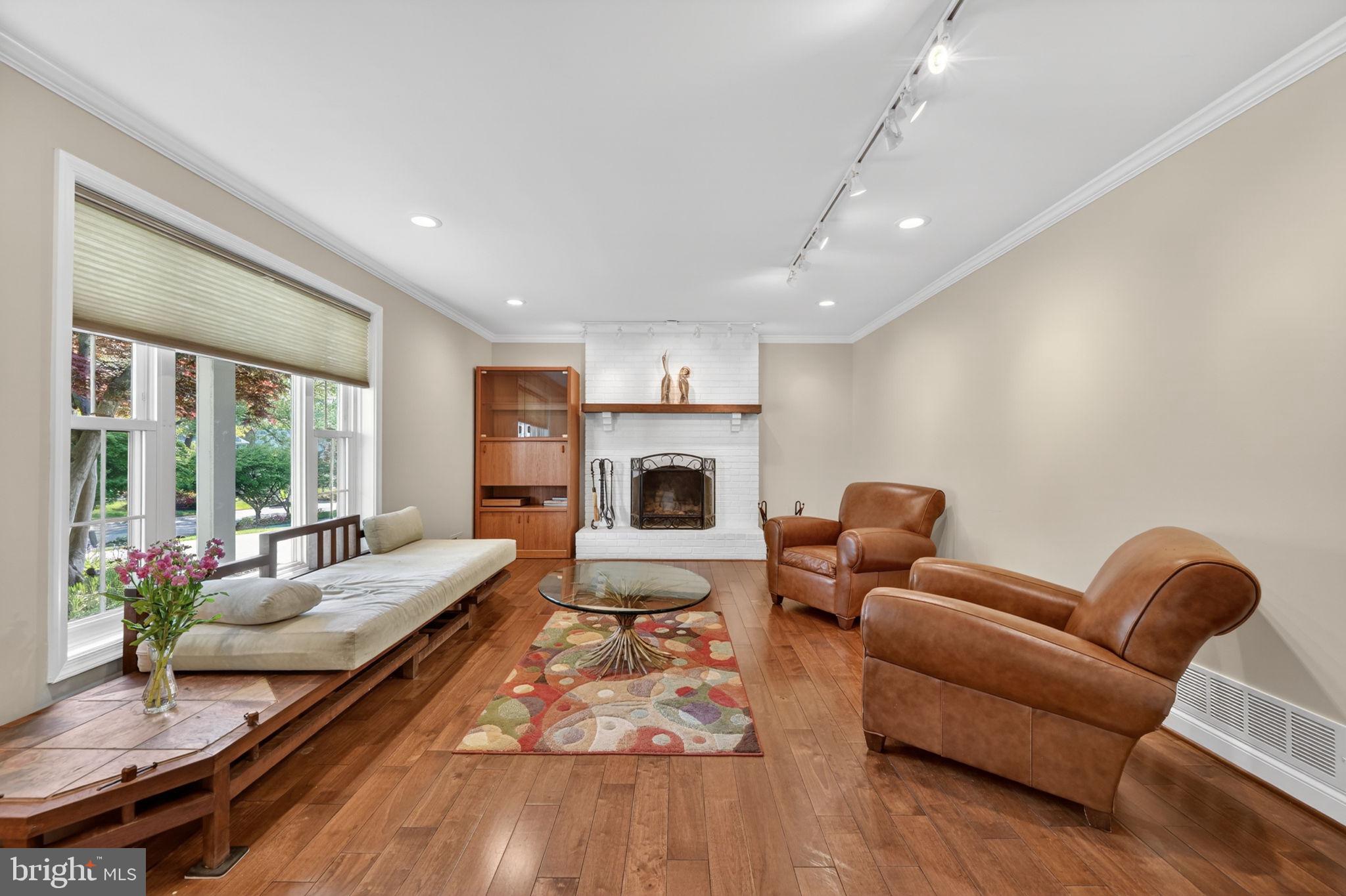 POINT FIELD LANDING - Residential