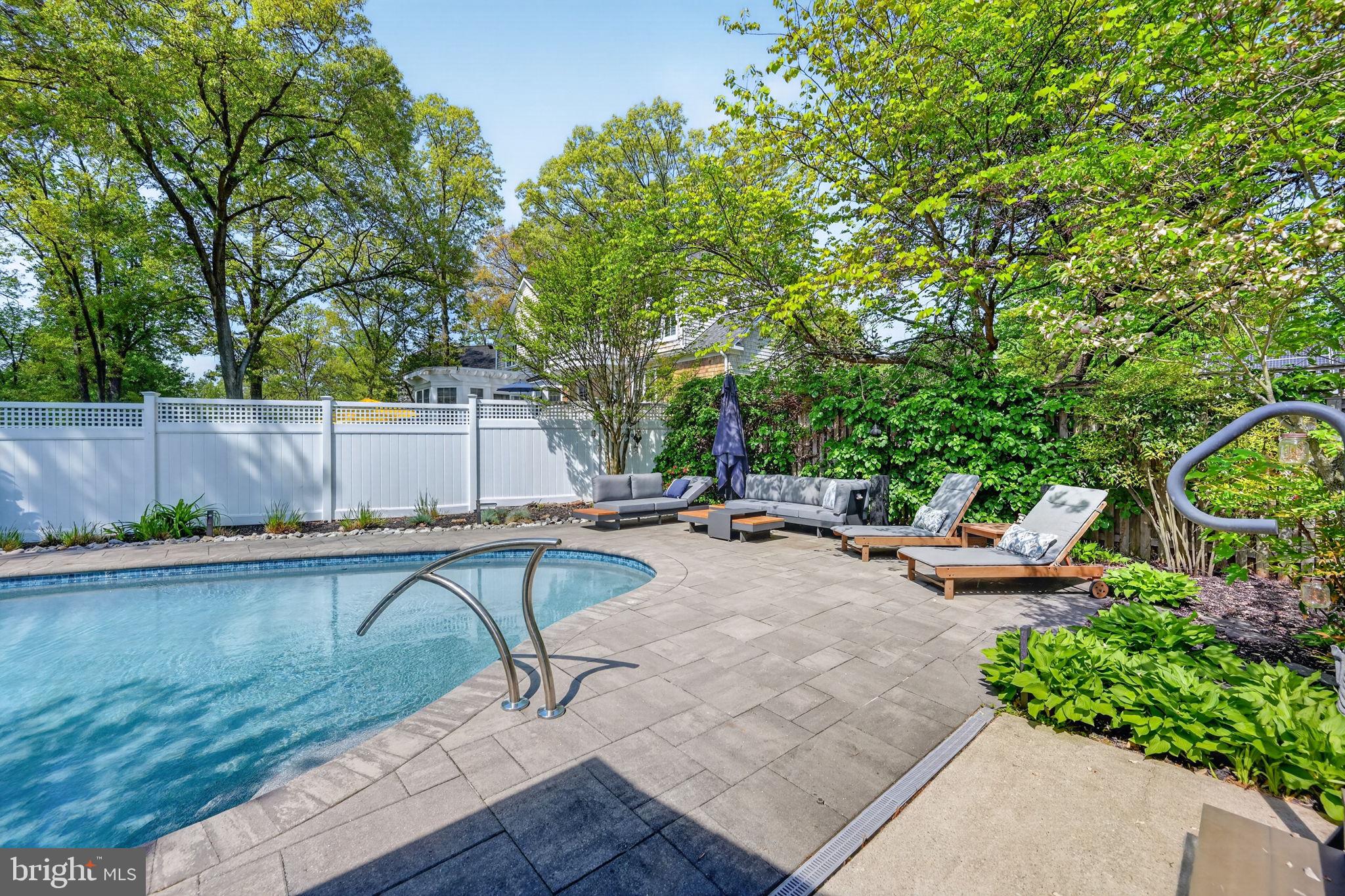 POINT FIELD LANDING - Residential