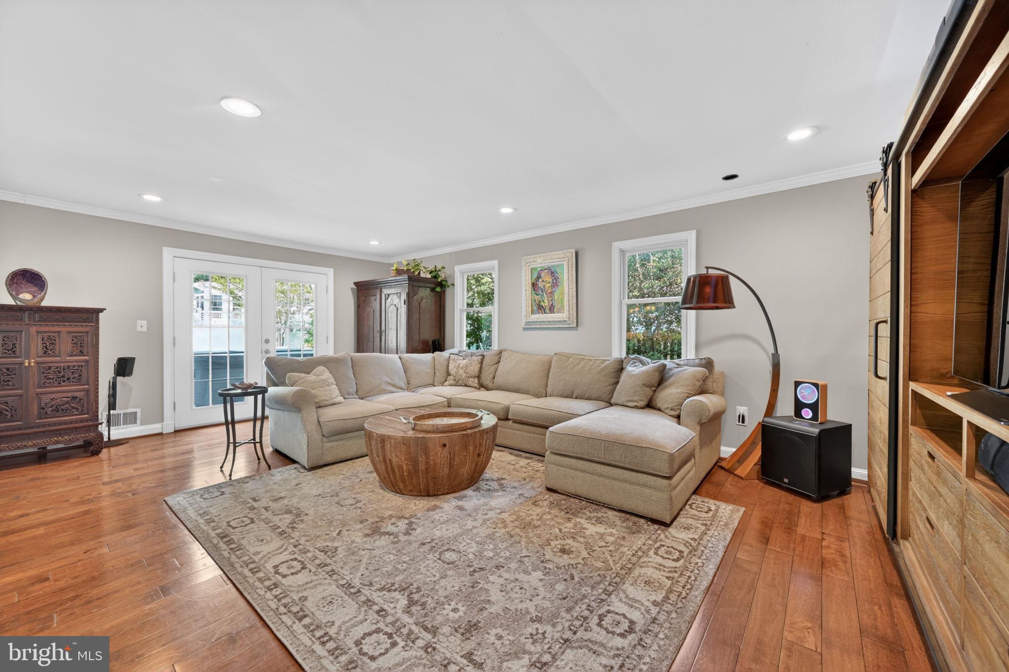 POINT FIELD LANDING - Residential