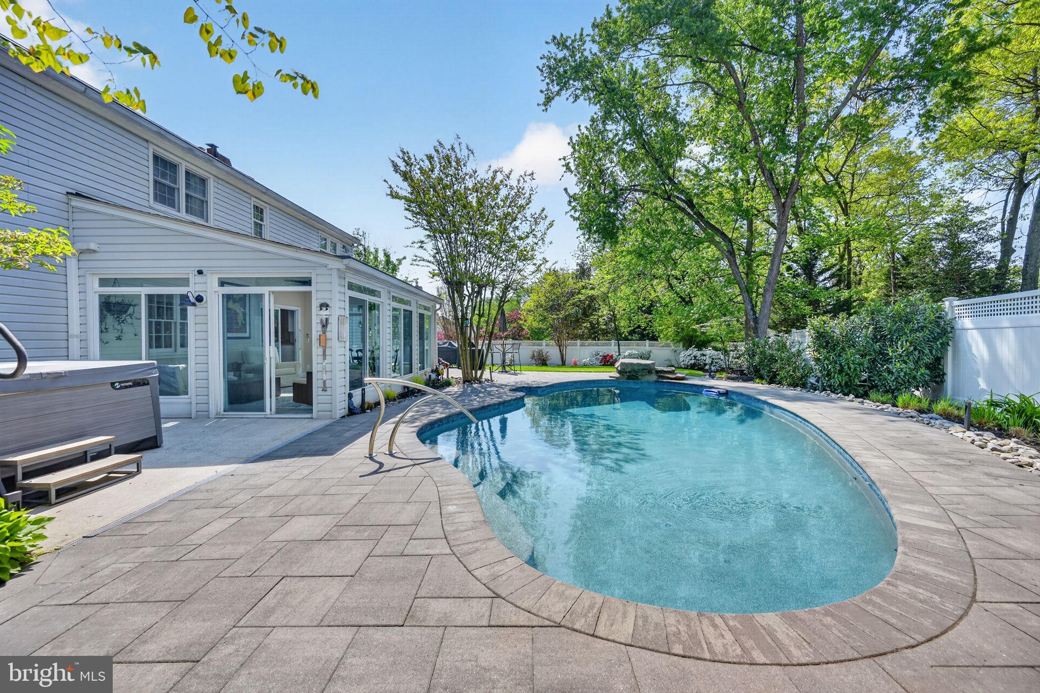 POINT FIELD LANDING - Residential