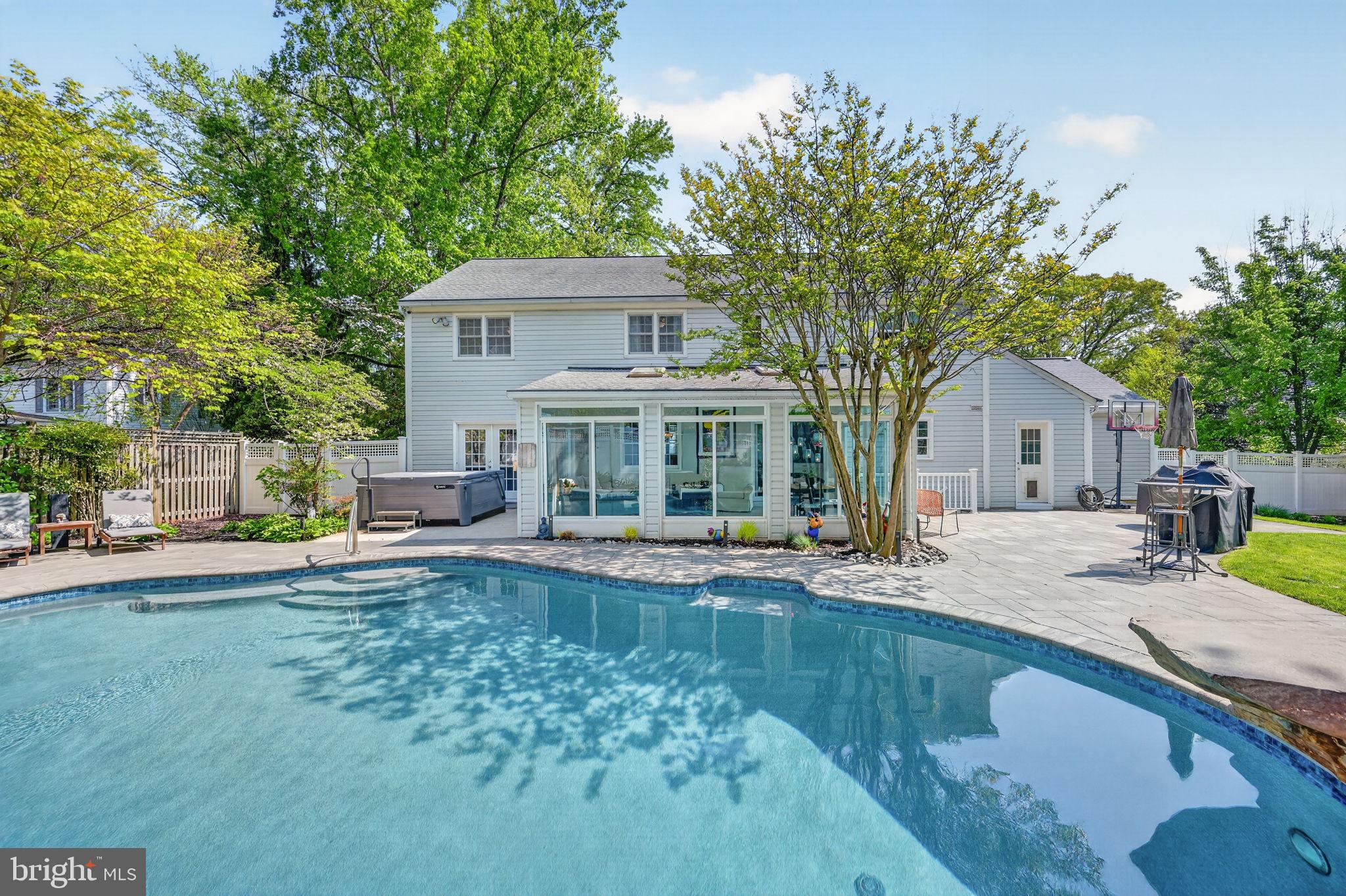 POINT FIELD LANDING - Residential