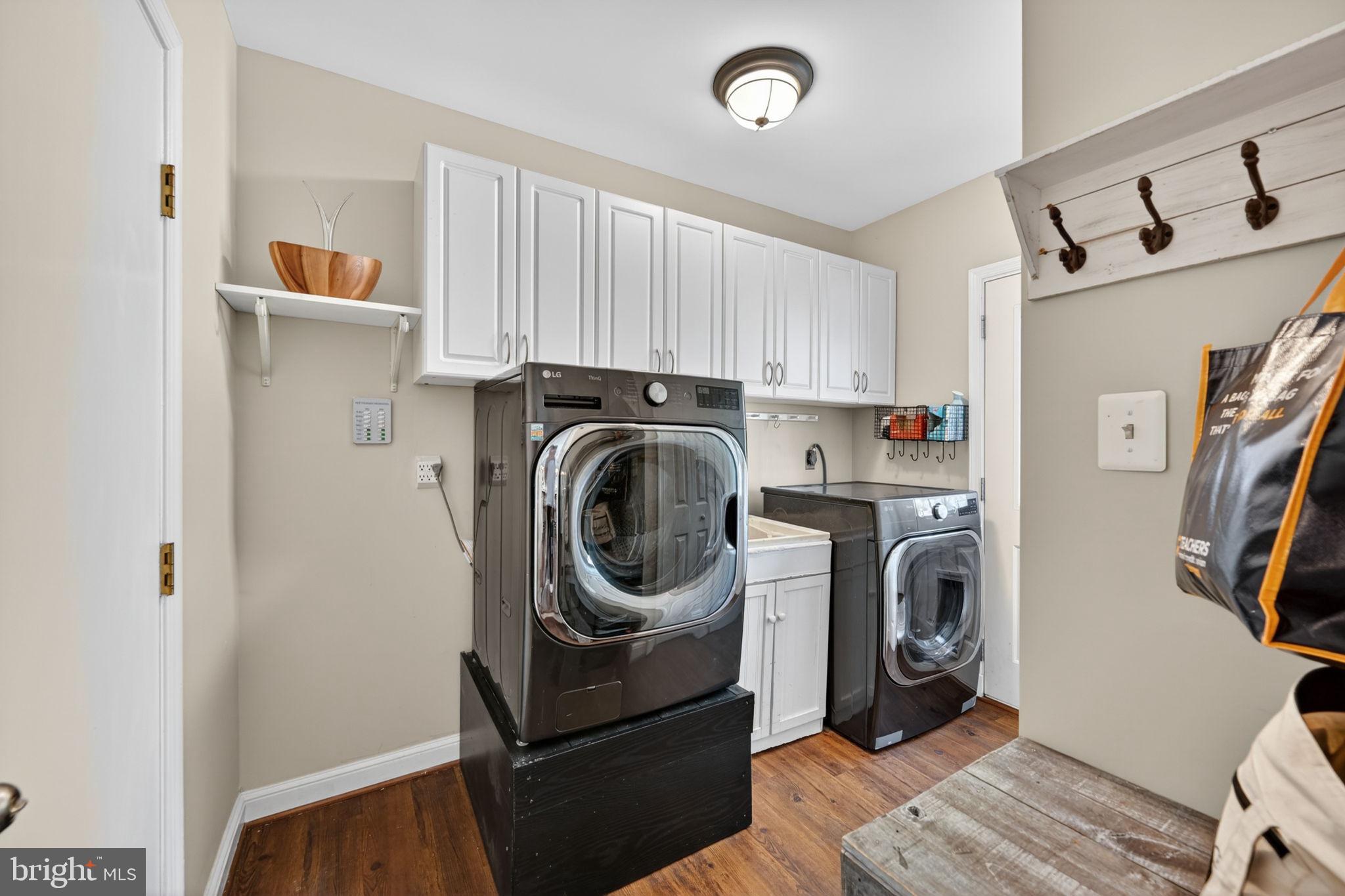 POINT FIELD LANDING - Residential