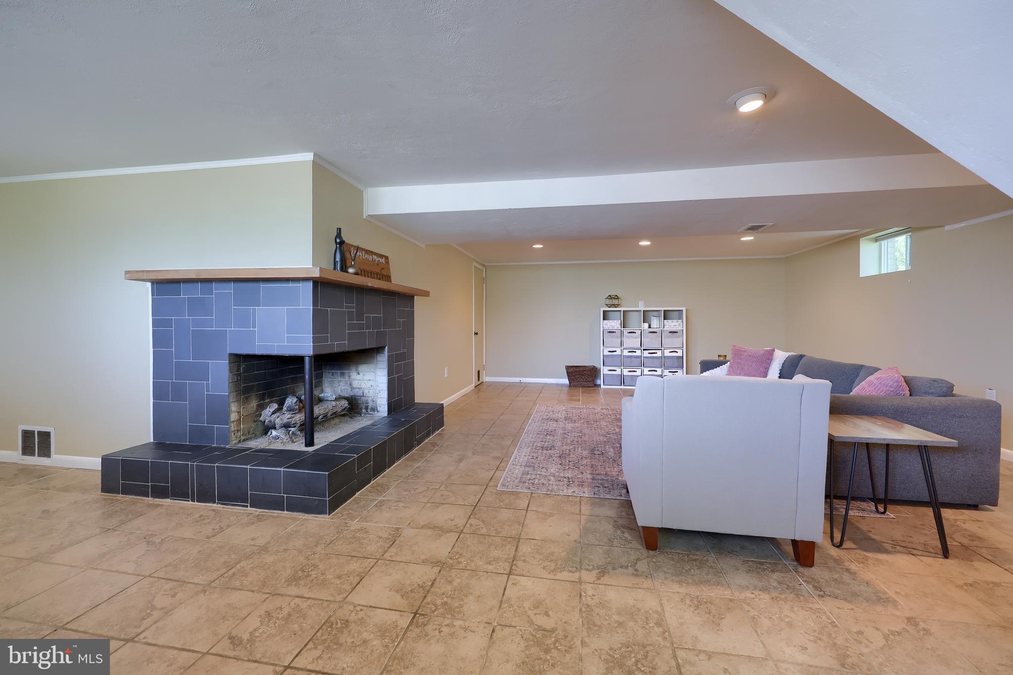 HILLCREST - Residential