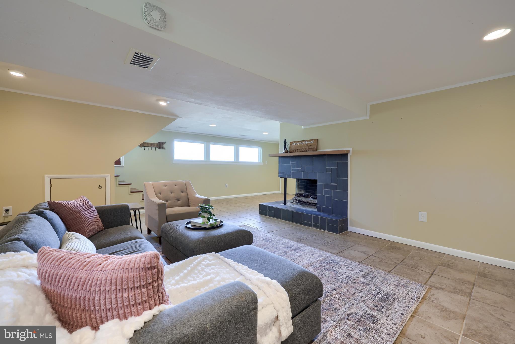 HILLCREST - Residential