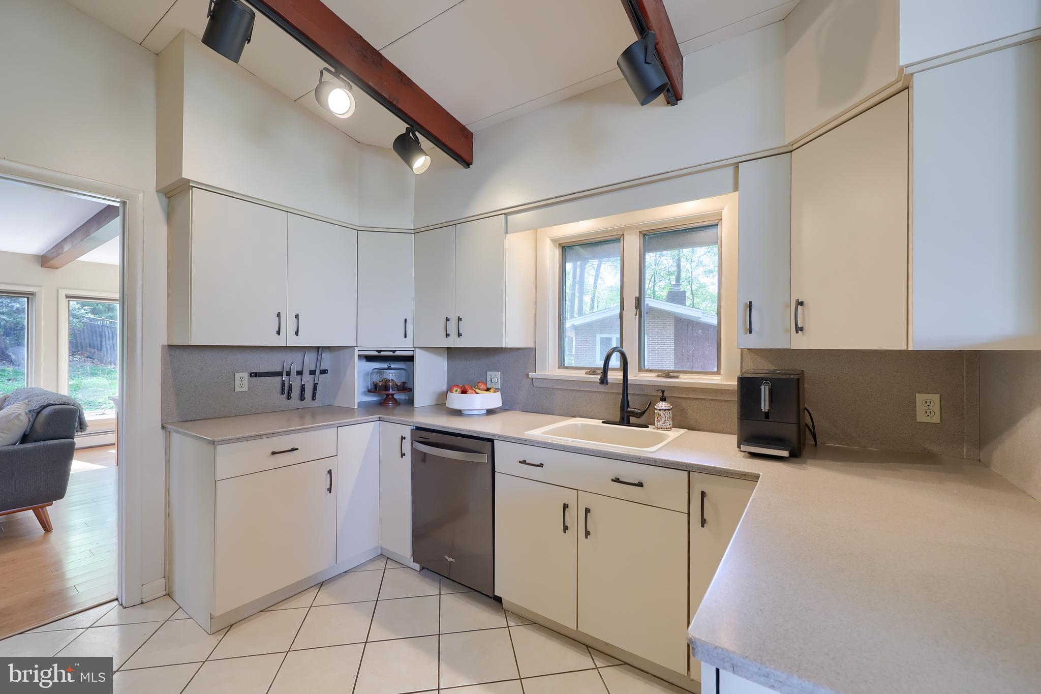 HILLCREST - Residential