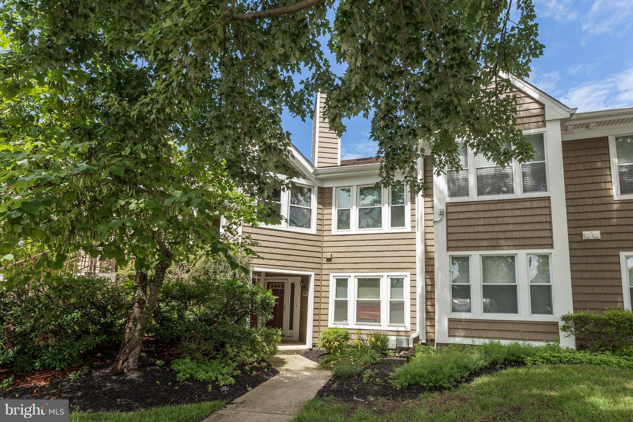Beautiful garden level condominium with design inspired features and details. Living room features a fireplace and sunbathed windows. Decorative kitchen offering sleek appliances and ample counter space. Spacious master bedroom w/en suite bath. Amazing community amenities and located close to major commuter routes.