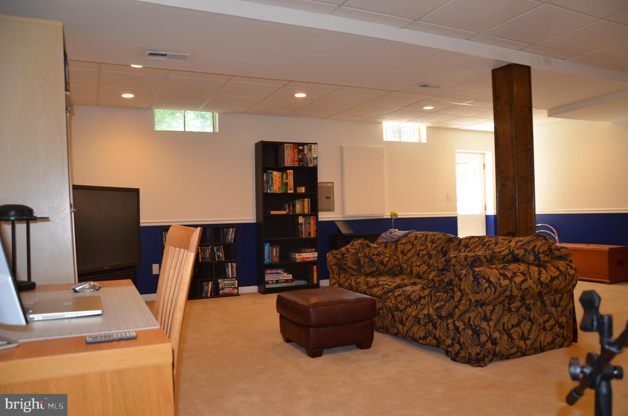 BURKE LAKE CLUSTER - Residential