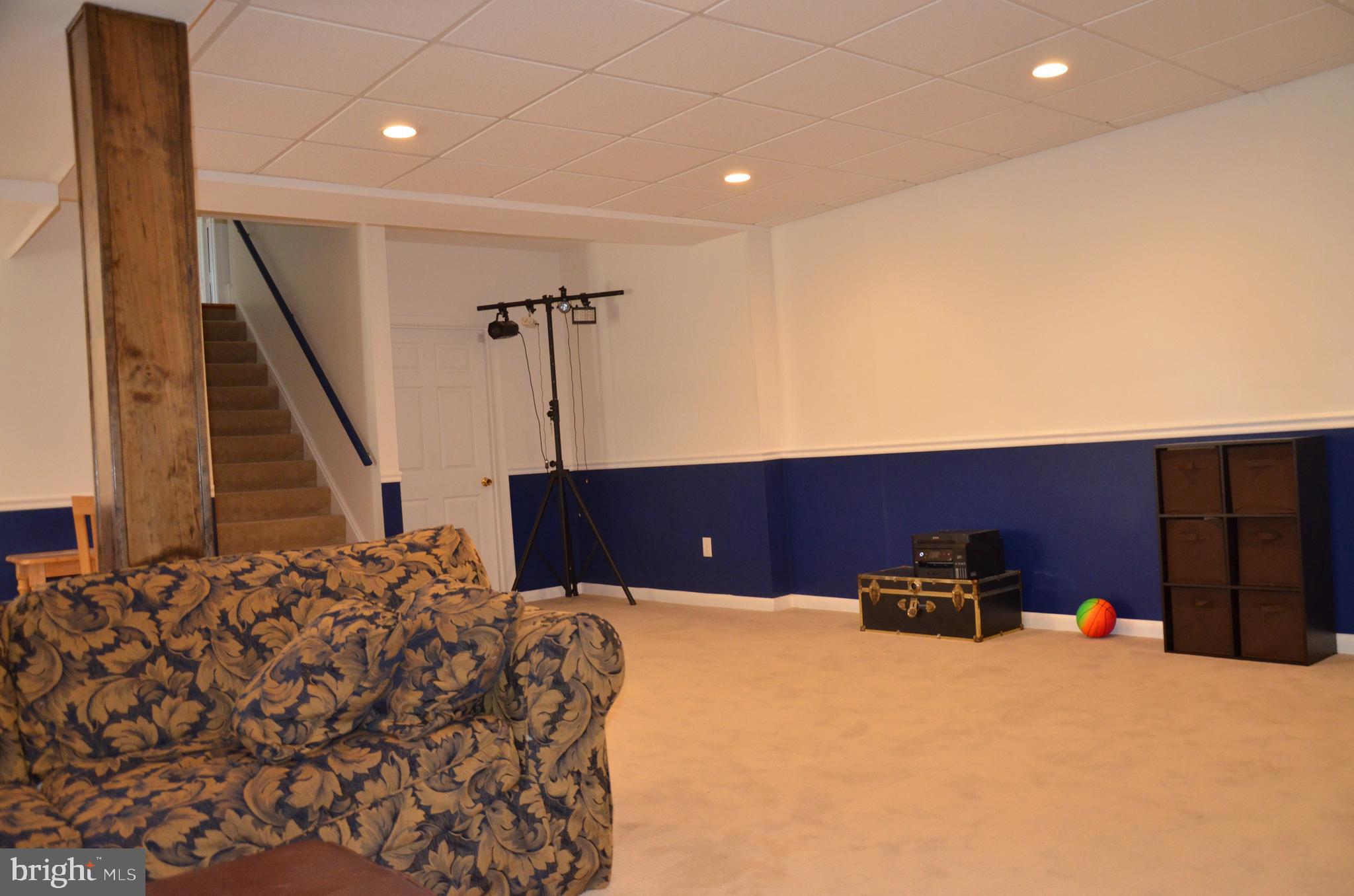 BURKE LAKE CLUSTER - Residential